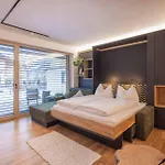 Larix Daire *